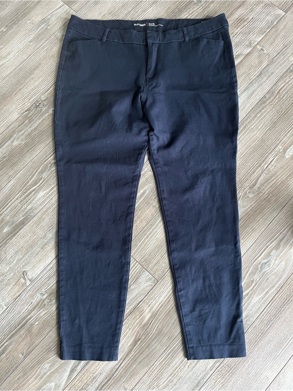 Old Navy Pixie pant, mid rise
